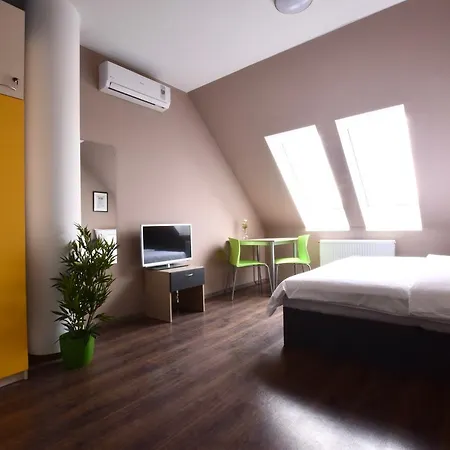 Apartment United Colors Of *